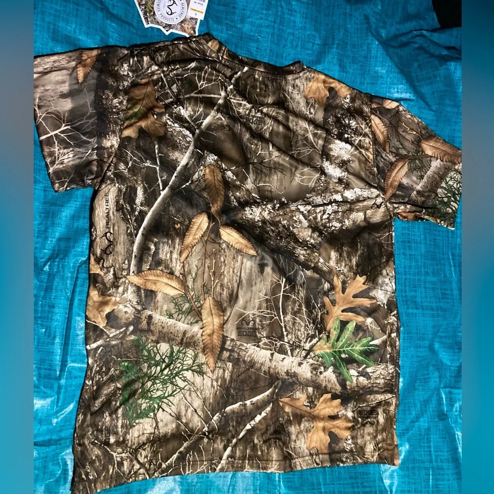 Men’s Realtree Camo Tee - Picture 2 of 3